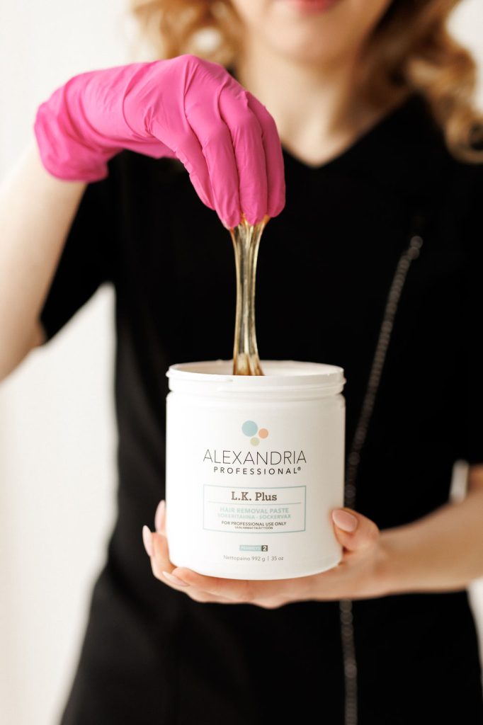 Yrityskuvaus studiolla Jyväskylässä luonnonvalossa.