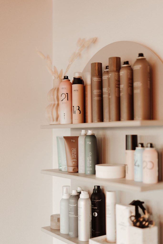 Yrityskuvaus Jyväskylässä kauneudenhoitoalan yrityksen tiloissa.